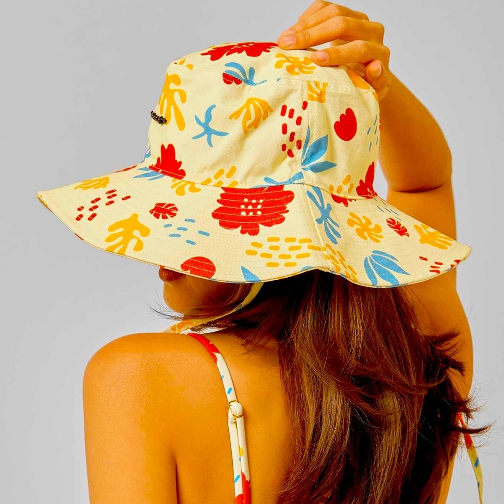NWOT Blackbough FLOPPY BUCKET HAT in Holiday Lux Cotton Coastal Graphics